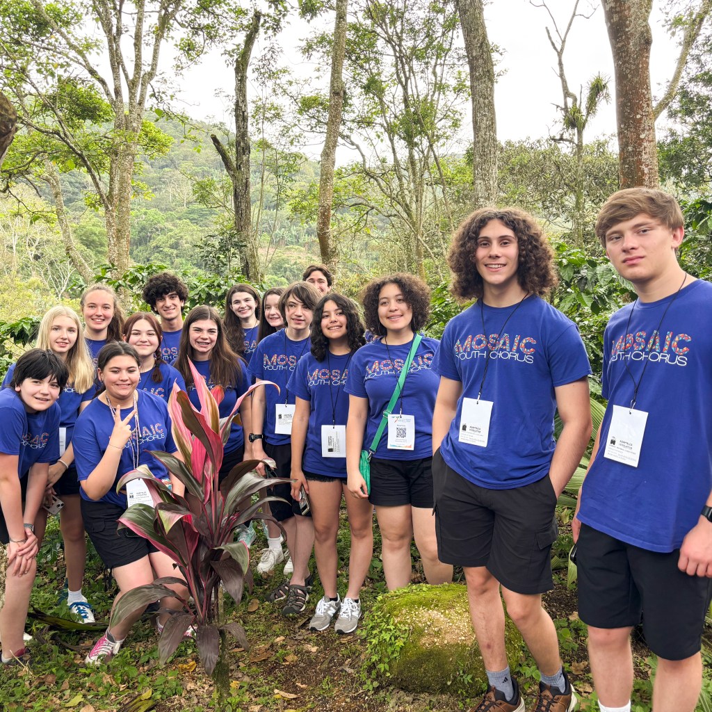 Mosaic Youth Chorus poses for a group photo during their trip to Costa Rica